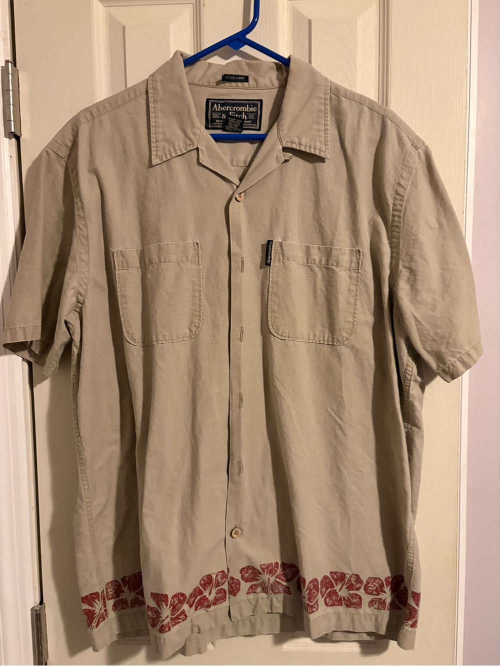 Abercrombie & Fitch Beige Short-Sleeve Button-Down Shirt with Red Hem Print